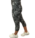 EXTRA CURVY BLACK FLORAL LEGGING CAPRIS