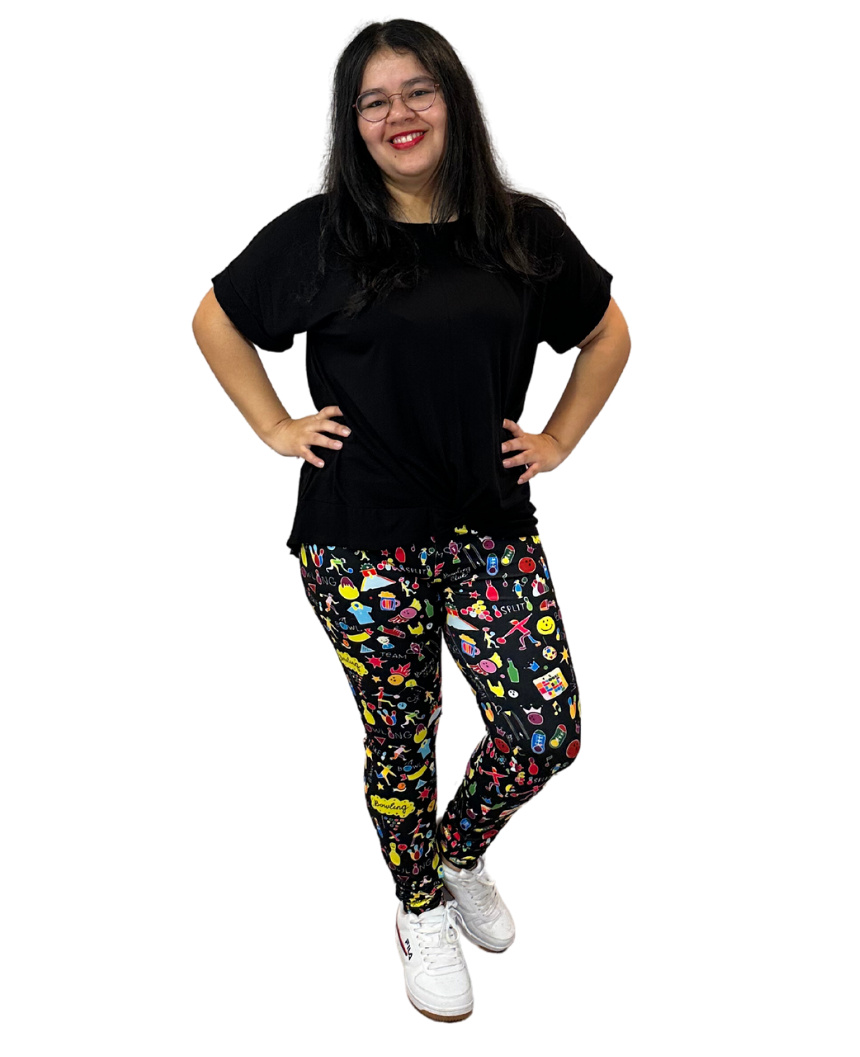 WOMAN WEARING EXTRA CURVY BOWLING LEGGINGS