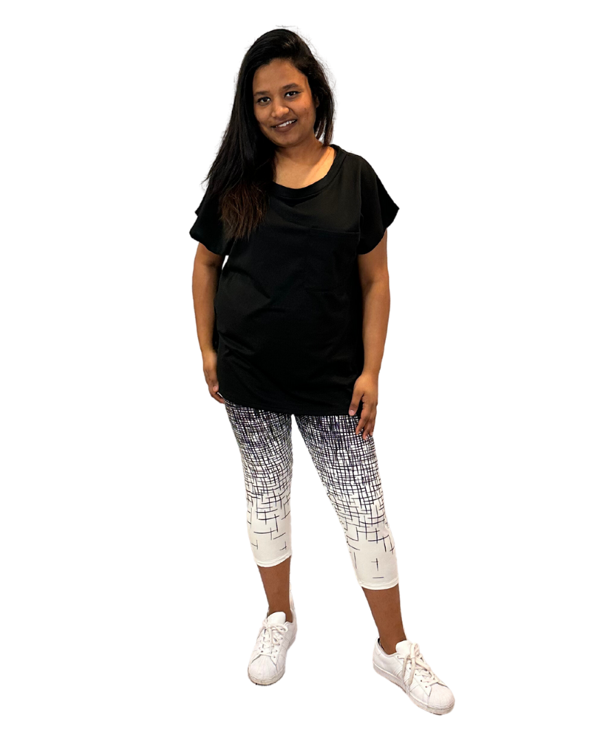 WOMAN WEARING PLUS SIZE OMBRE CAPRIS