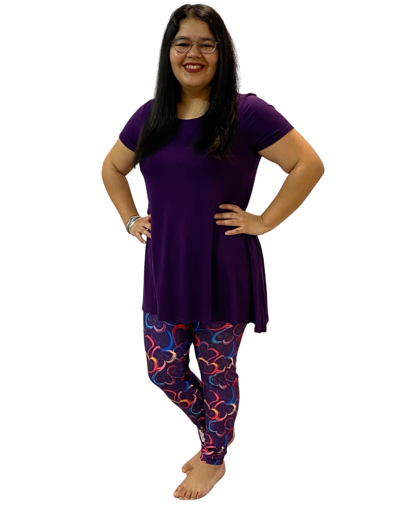 WOMAN WEARING EXTRA PLUS HEART LEGGINGS